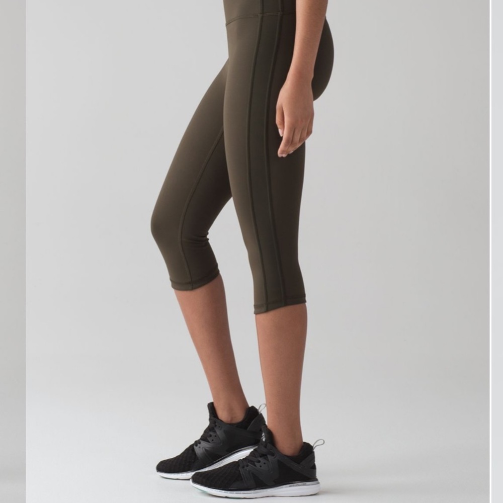 Lululemon Squad Goals Crop (17")
Dark Olive sz 6